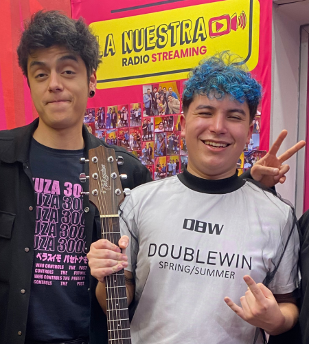 Revegian: el artista chileno de 17 años que saca el cuarto medio online para sostener su carrera musical