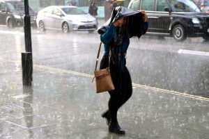 Se viene «tren de lluvias» de seis días para Santiago: fenómeno meteorológico no ocurría hace tres años